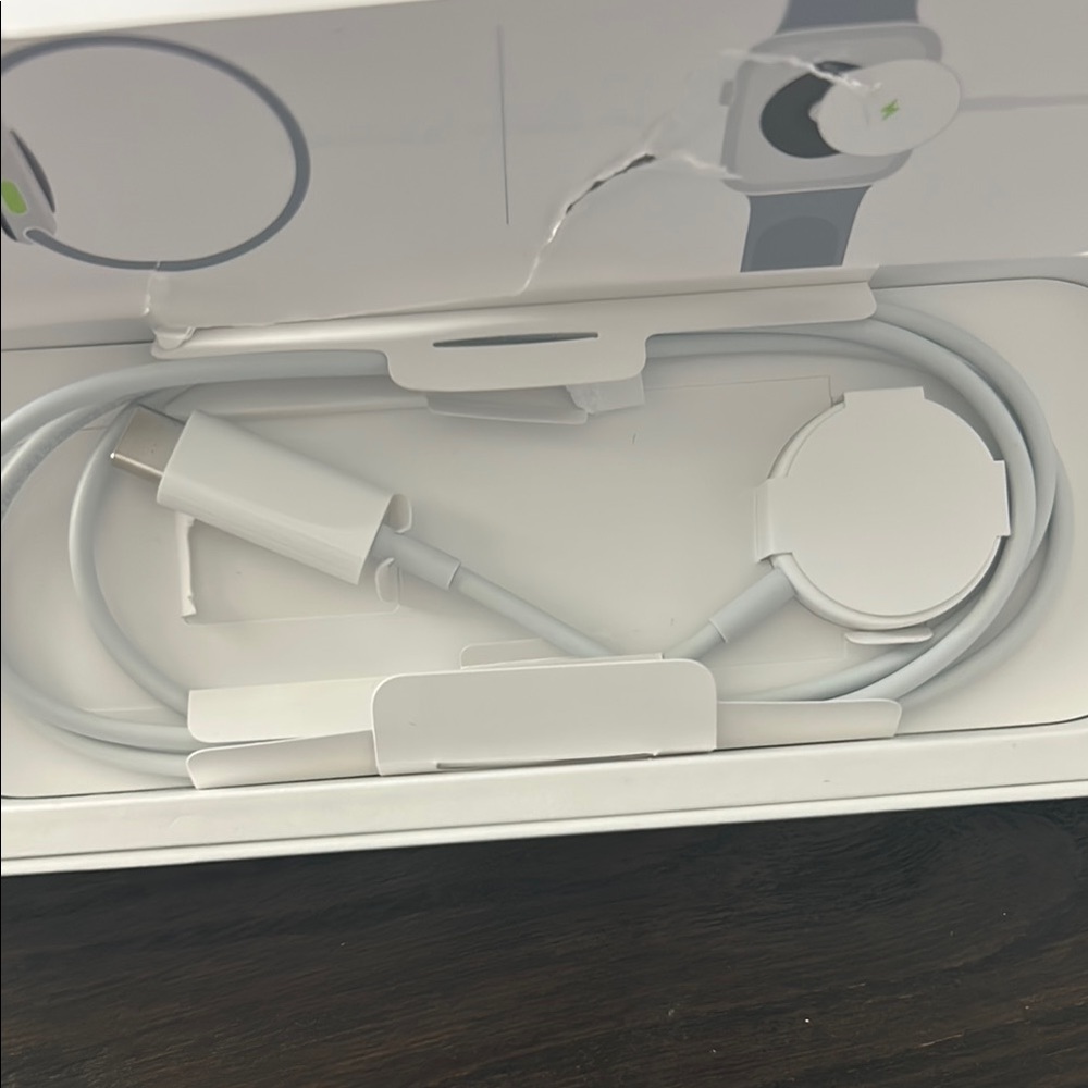 NWT Apple Watch SE (2nd Gen) w/ GPS 40mm - Picture 10 of 15
